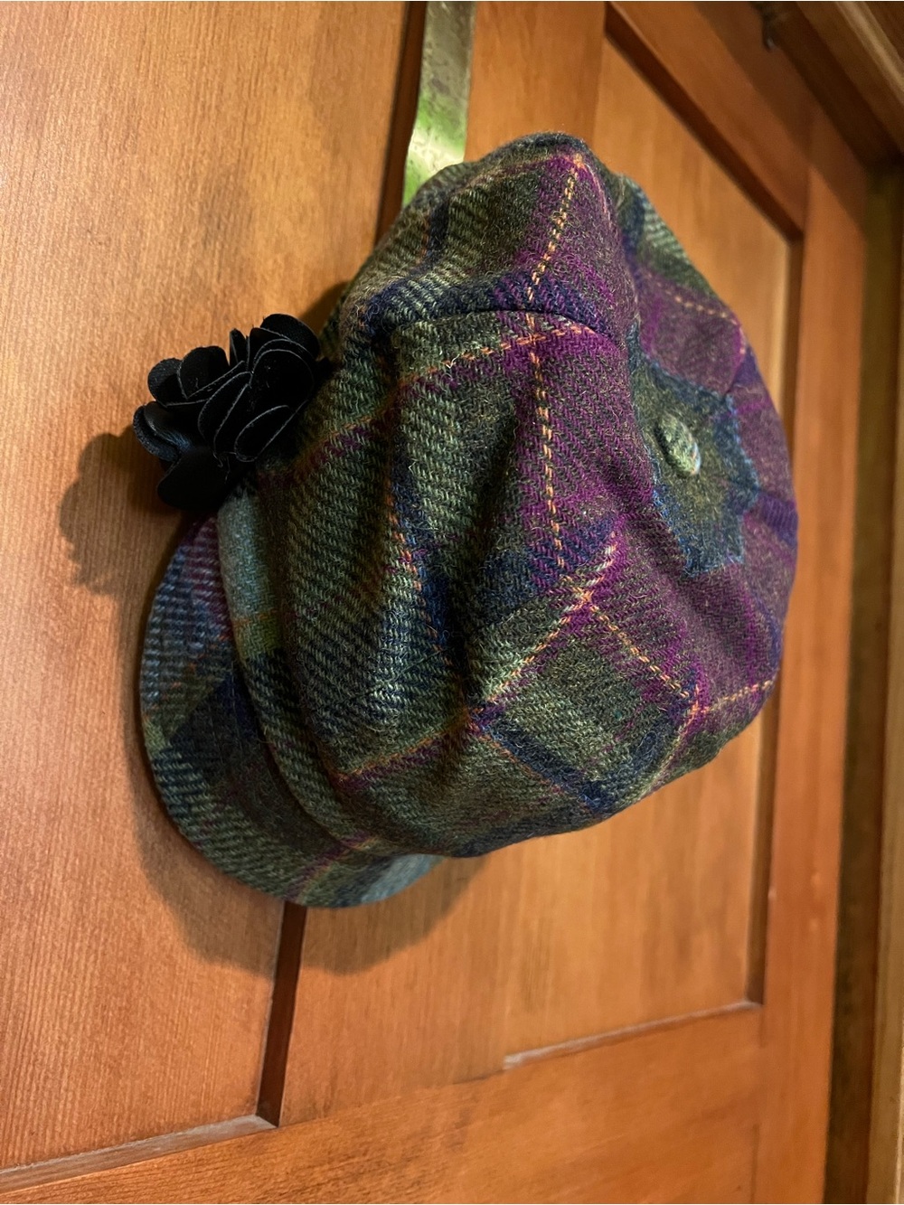 Mucros Weavers Newsboy Wool Cap Plaid Ireland Black Flower One Size NWT